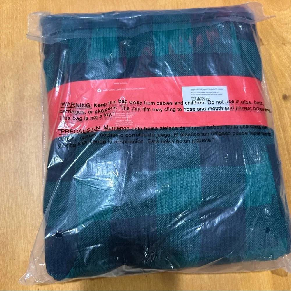 NWT Gap Long Sleeve and Jogger Pajama Set in Green Black Plaid